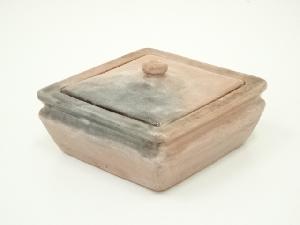 赤楽四方蓋物